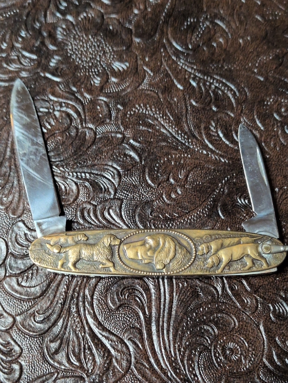 Brass Hunting Dog Pocket Knife - Brown Handle